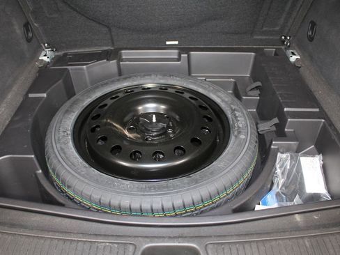 Used 2024 Buick Envision Avenir image 18