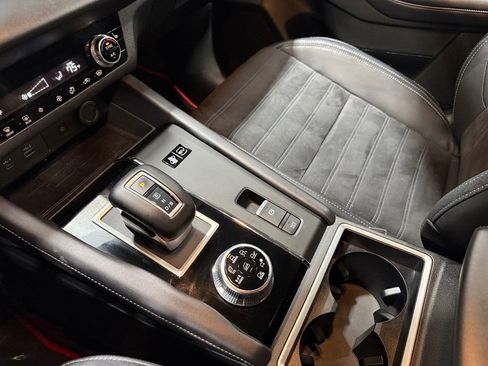 Used 2023 Mitsubishi Outlander 4WD Plug-In Hybrid image 35