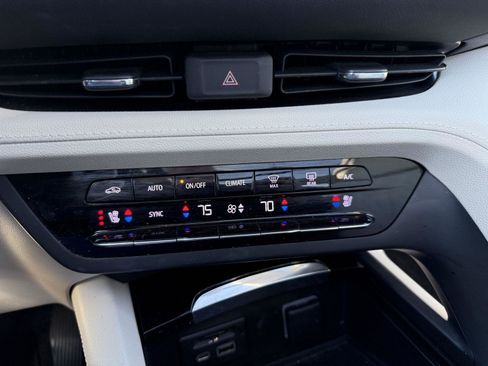 Used 2022 Buick Envision Avenir w/ Technology Package II image 17