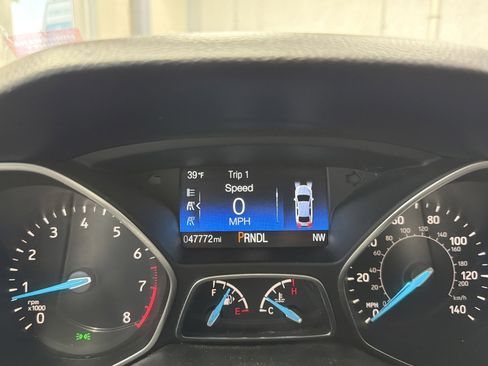 Used 2015 Ford Focus SE w/ SE Cold Weather Package image 12