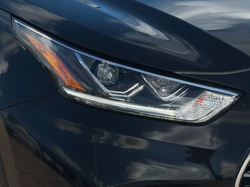 Used 2025 Toyota Highlander Limited FWD image 31