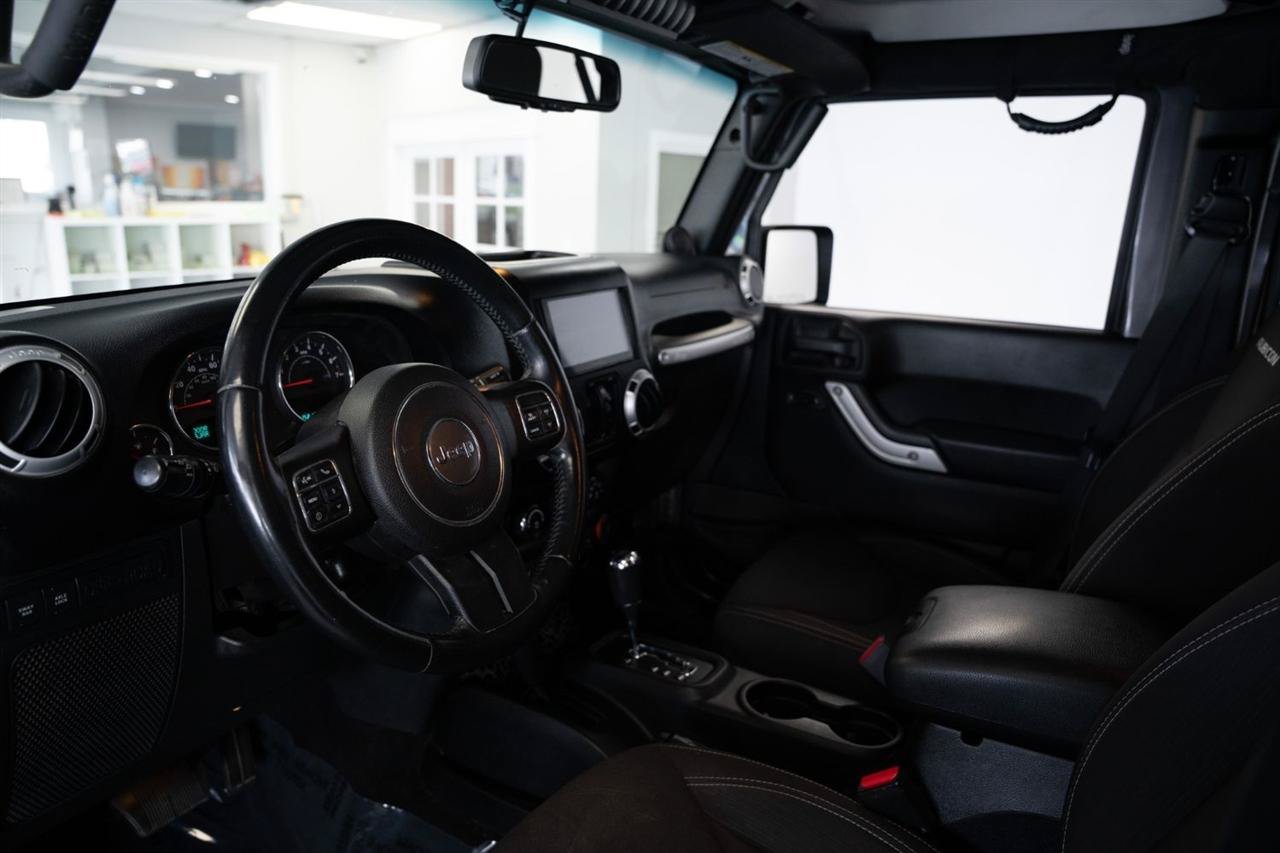 Used 2014 Jeep Wrangler Unlimited Rubicon w/ Connectivity Group AWD/4WD image 11