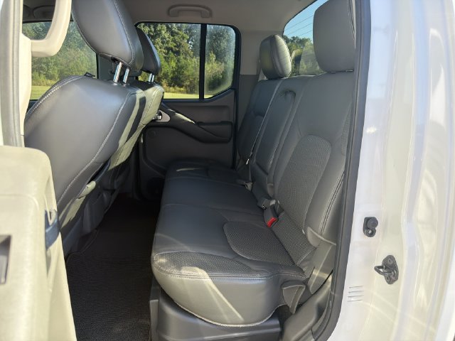 Used 2010 Nissan Frontier LE w/ LE Value Truck Pkg RWD image 21