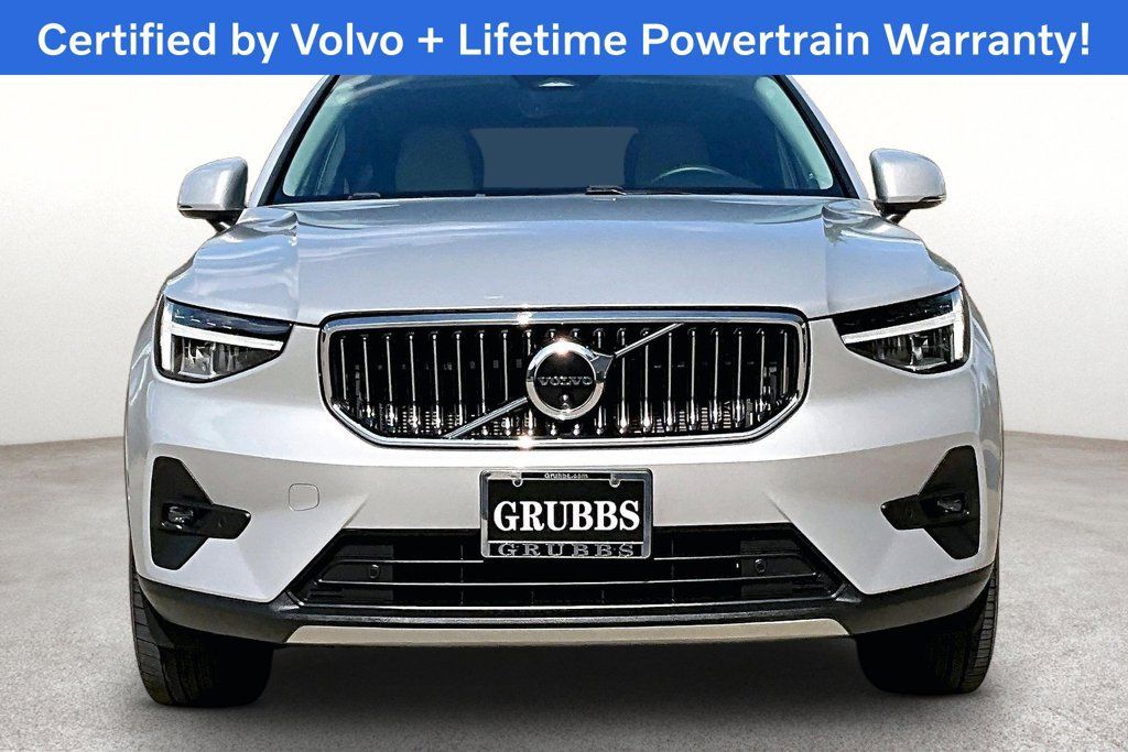 Used 2024 Volvo XC40 B5 Plus AWD/4WD image 4