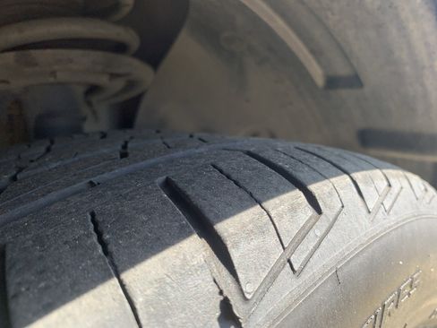 Used 2018 Ford Explorer XLT w/ Equipment Group 202A image 24