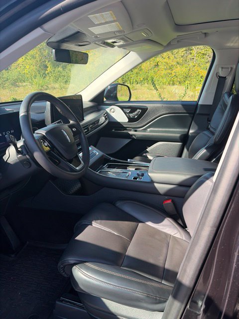 Used 2025 Lincoln Aviator Reserve w/ Equipment Group 201A AWD/4WD image 16