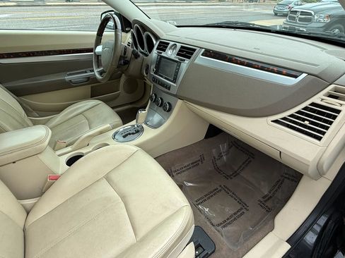 Used 2010 Chrysler Sebring Limited FWD image 17