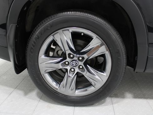 Used 2018 Toyota Highlander Limited Platinum AWD/4WD image 5