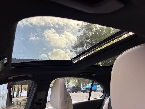 Used 2023 Mercedes-Benz C 300 Sedan image 4