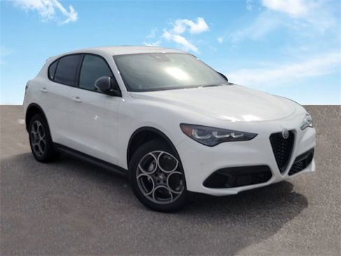 New 2025 Alfa Romeo Stelvio Sprint image 1