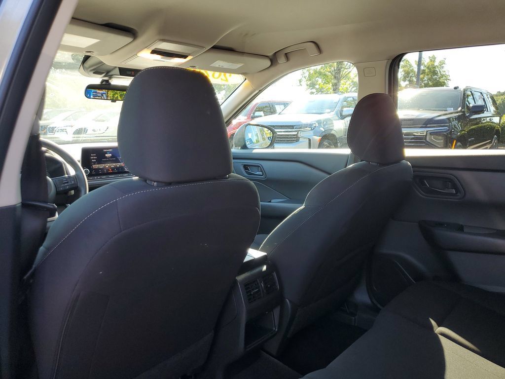 Used 2024 Nissan Rogue S AWD/4WD image 13