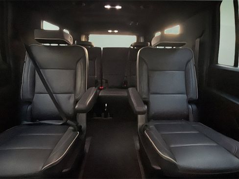 Used 2023 Chevrolet Suburban Premier image 22