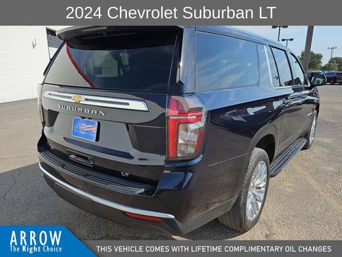 Used 2024 Chevrolet Suburban LT w/ Luxury Package AWD/4WD image 12