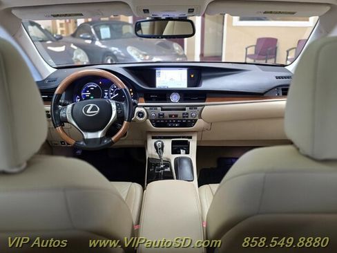 Used 2014 Lexus ES 300h w/ Premium Package w/Bamboo Trim image 18