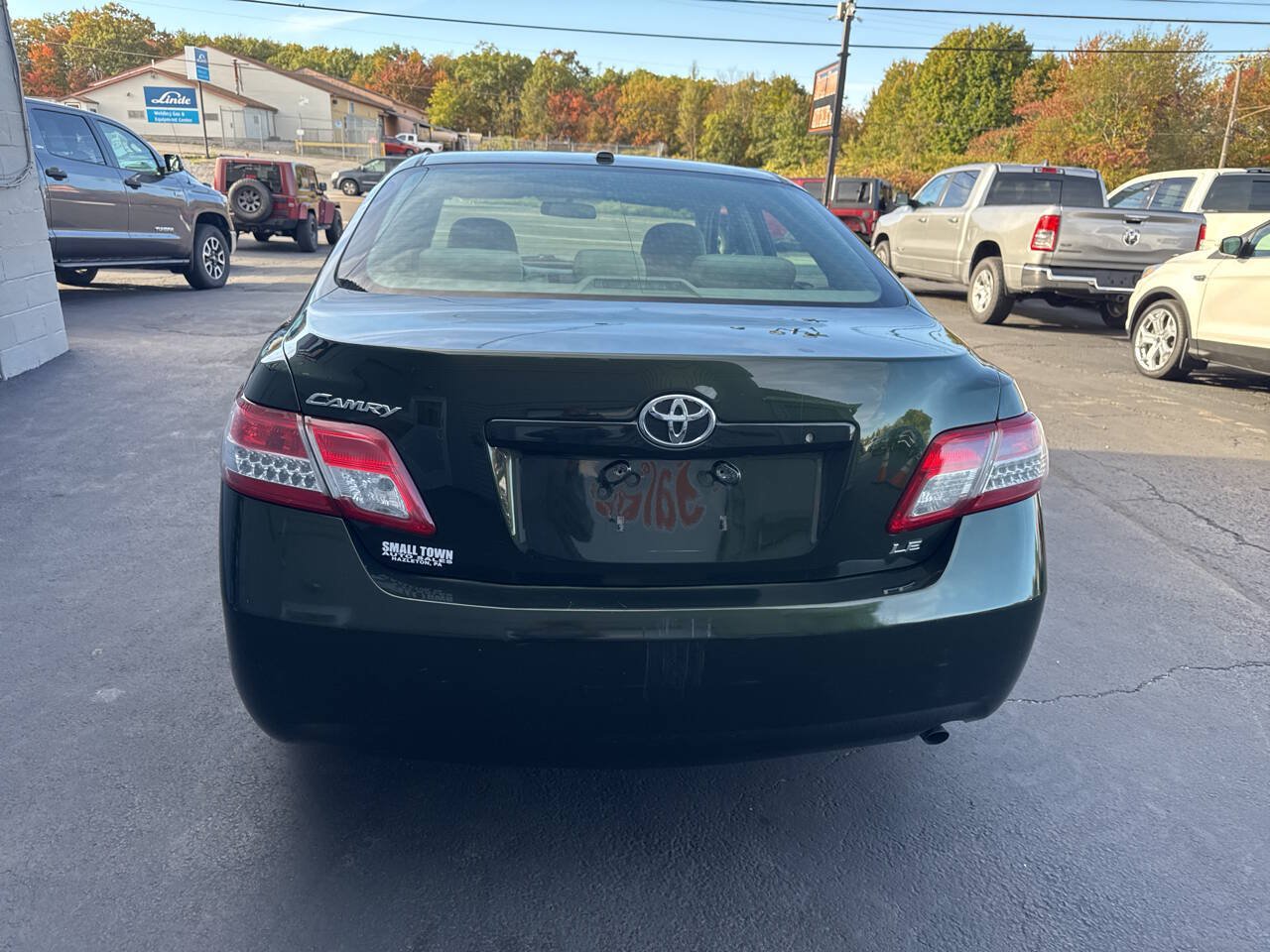 Used 2011 Toyota Camry LE FWD image 7
