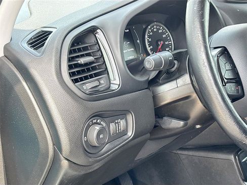 Used 2020 Jeep Renegade Altitude AWD/4WD image 10