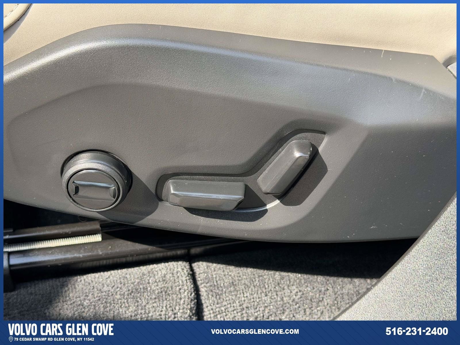 Used 2026 Volvo XC90 B5 Plus w/ Protection Package Premier AWD/4WD image 16