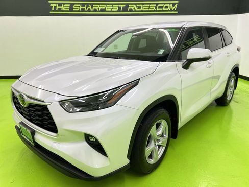 Used 2024 Toyota Highlander LE AWD/4WD image 5