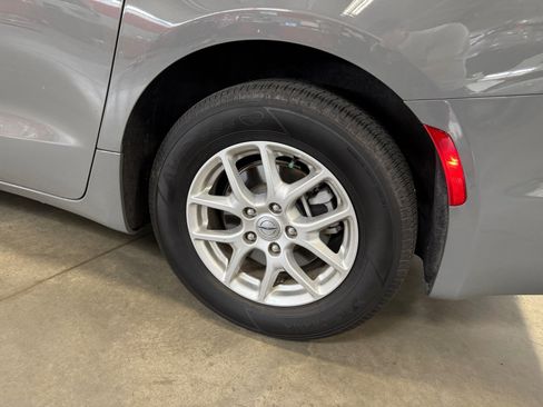 Used 2025 Chrysler Pacifica Select FWD image 24