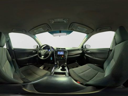 Used 2017 Toyota Camry LE FWD image 40
