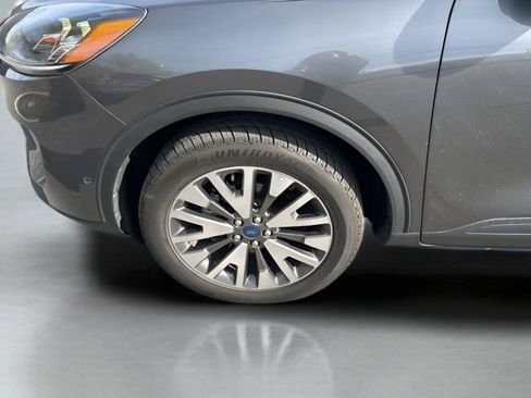 Used 2020 Ford Escape Titanium image 17