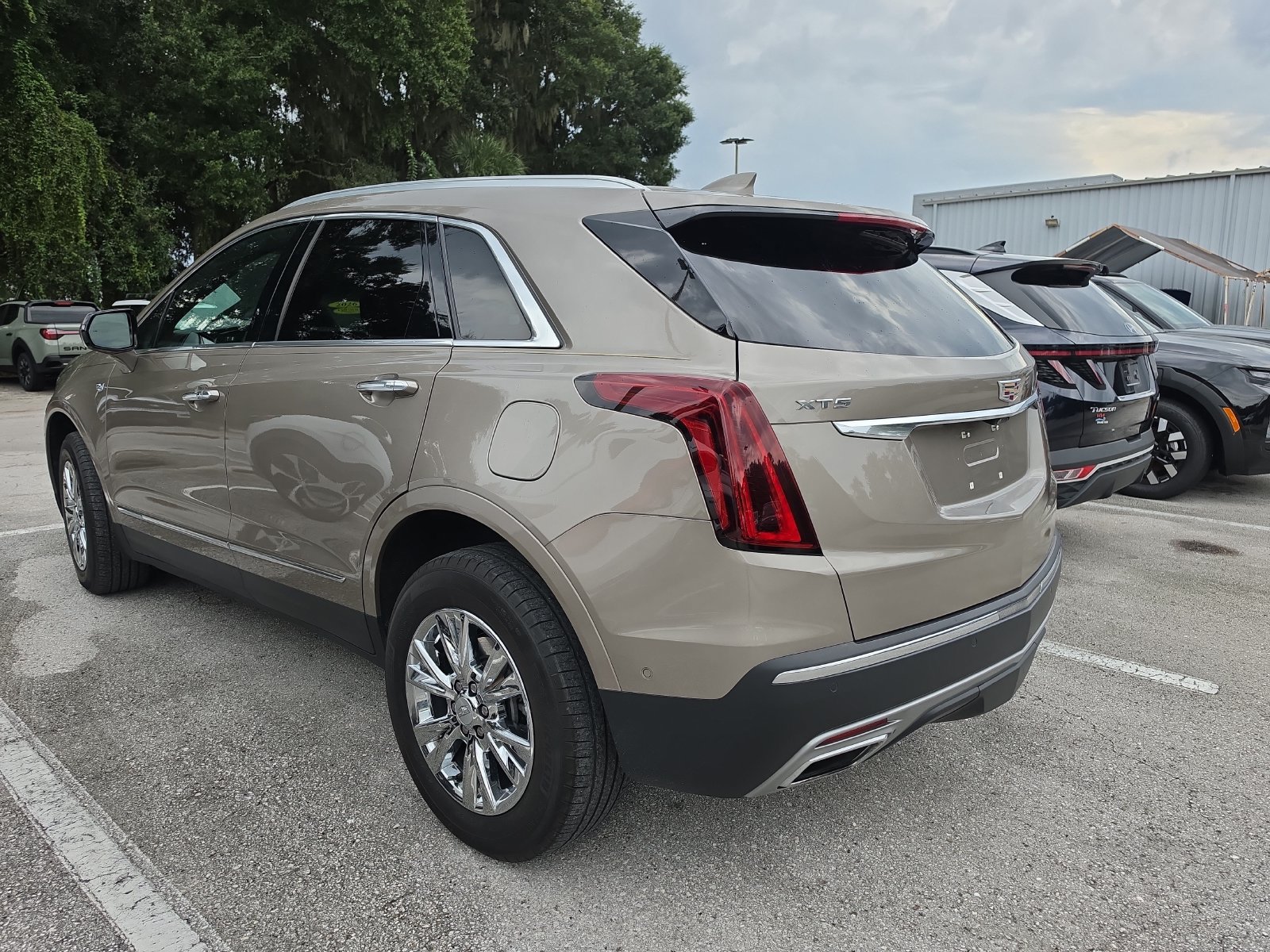 Used 2023 Cadillac XT5 Premium Luxury w/ Technology Package FWD image 6