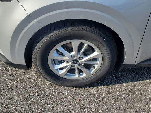 Used 2023 Kia Carnival LX FWD image 36