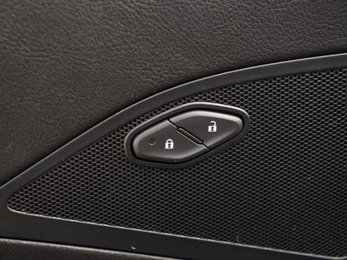 Used 2019 Chevrolet Corvette Stingray Coupe w/ 1LT image 11