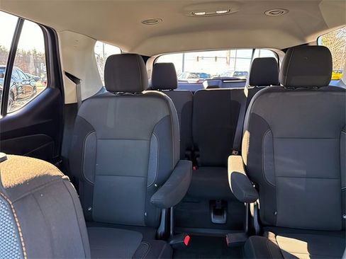 Used 2020 Chevrolet Traverse LT image 19