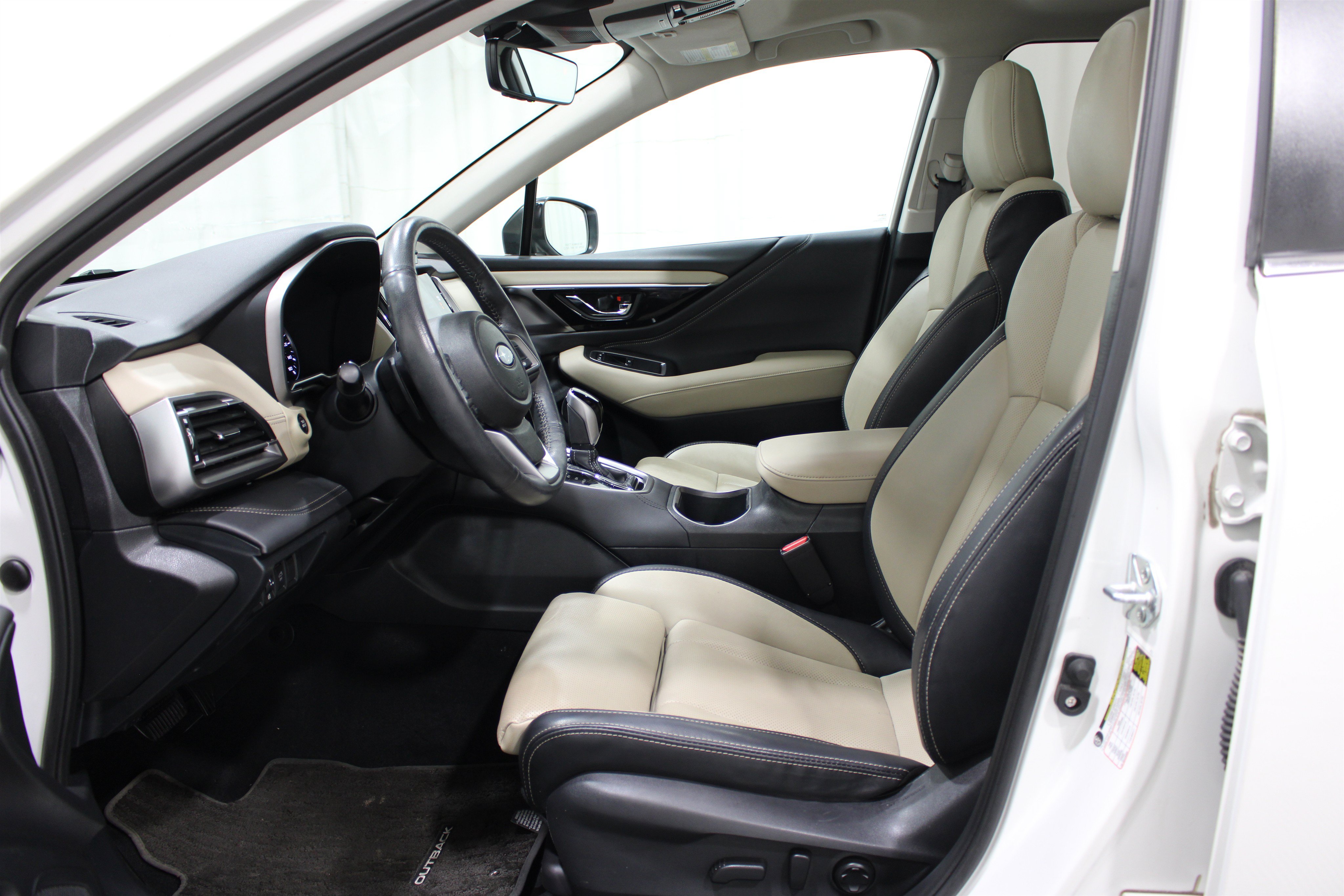 Used 2024 Subaru Outback Limited XT AWD/4WD image 3