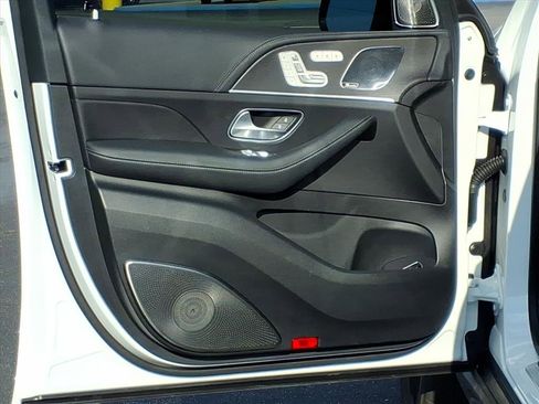 Used 2025 Mercedes-Benz GLS 580 GLS 580 4MATIC image 4