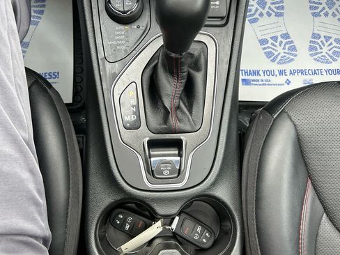 Used 2023 Jeep Cherokee Trailhawk w/ Sun & Sound Group AWD/4WD image 21