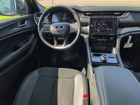 New 2025 Jeep Grand Cherokee Altitude image 33