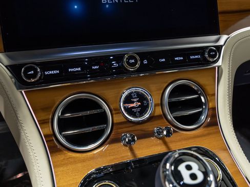 Used 2024 Bentley Continental GT V8 AWD/4WD image 56