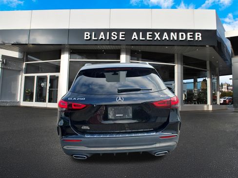 Used 2023 Mercedes-Benz GLA 250 4MATIC image 4