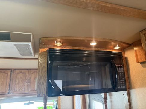 Used 2005 Ford E-350 and Econoline 350 Super Duty RWD image 52