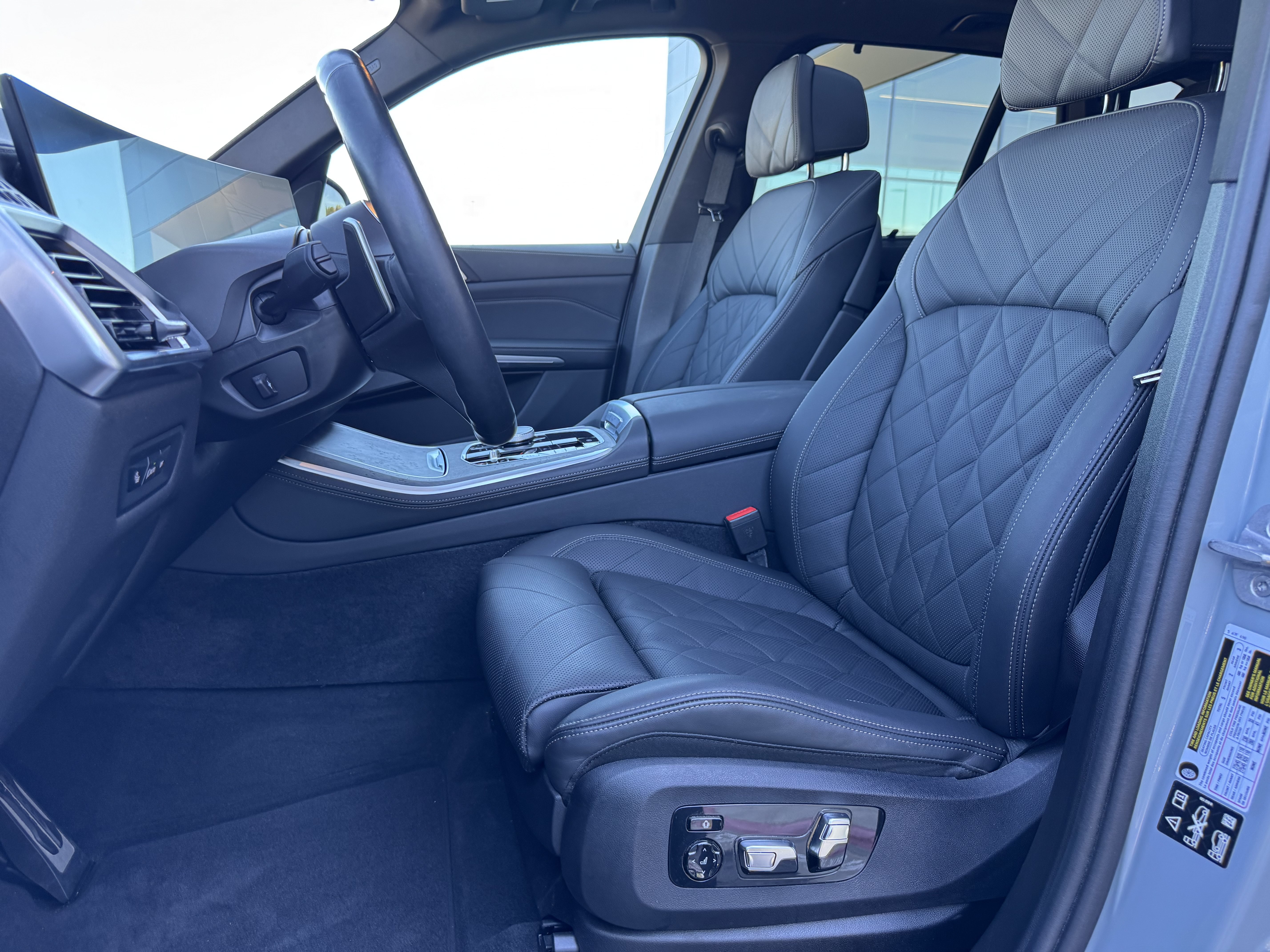 Used 2024 BMW X5 xDrive40i w/ M Sport Package AWD/4WD image 15
