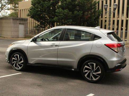 Used 2019 Honda HR-V Sport image 9