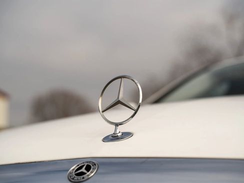 Used 2018 Mercedes-Benz E 300 E 300 4MATIC Sedan 4D w/ Premium 1 Package image 35