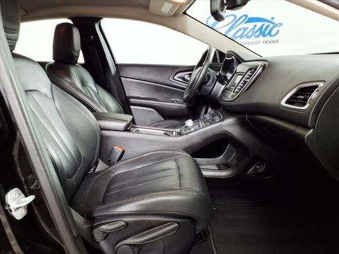 Used 2016 Chrysler 200 Limited w/ Convenience Group image 12