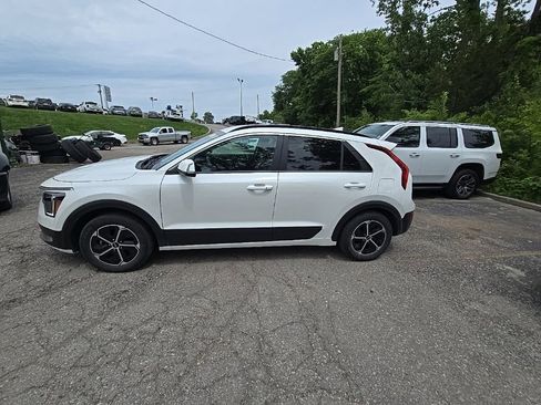 Used 2024 Kia Niro EX FWD image 3