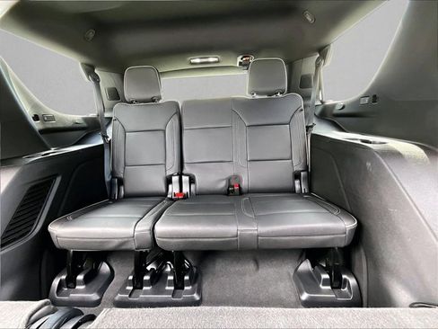 Used 2023 GMC Yukon SLT w/ SLT Premium Package image 30