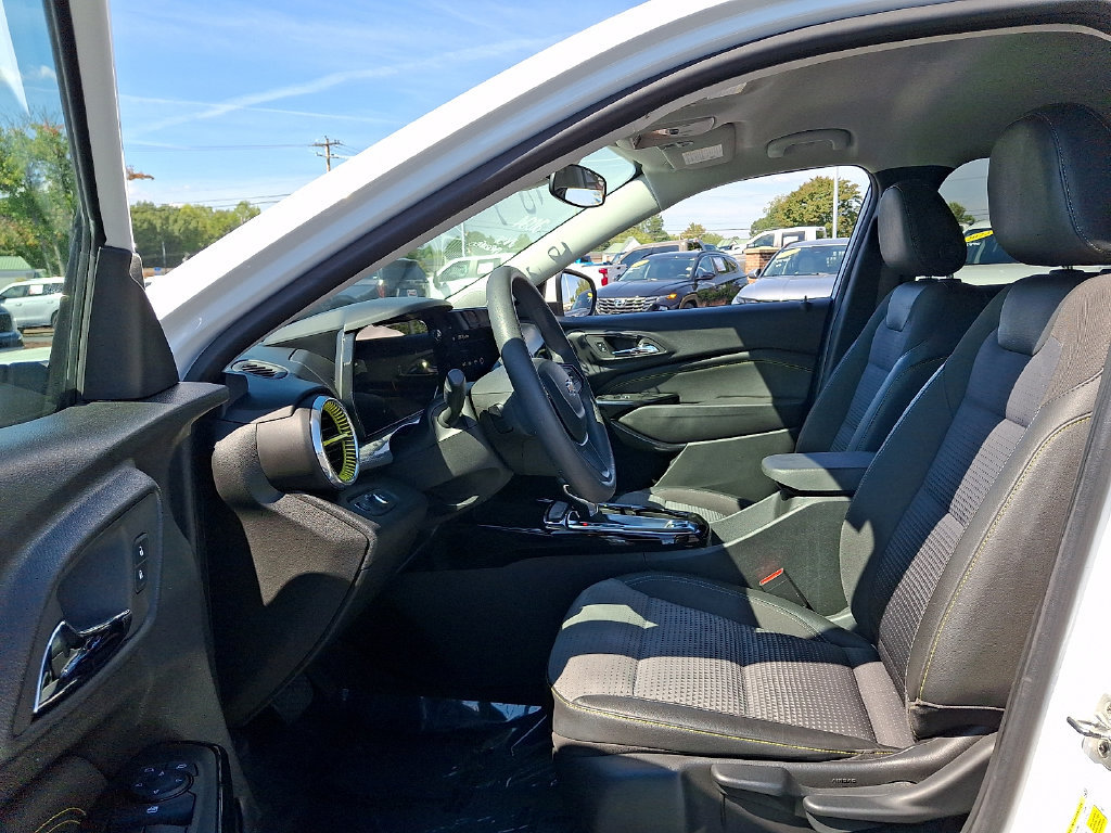 Used 2024 Chevrolet Trax LT FWD image 13
