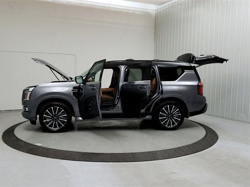 New 2025 Nissan Armada Platinum Reserve image 12