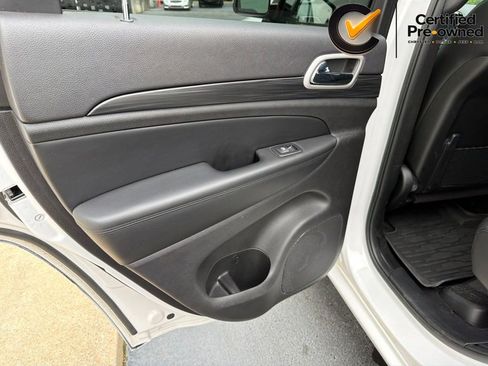 Certified 2021 Jeep Grand Cherokee Laredo X AWD/4WD image 43
