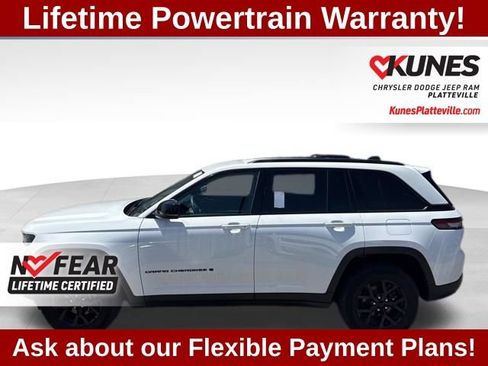 Used 2024 Jeep Grand Cherokee Altitude AWD/4WD image 6