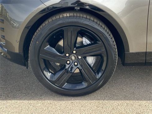 Used 2025 Land Rover Discovery Dynamic SE image 21