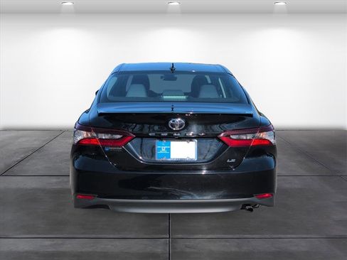 Used 2022 Toyota Camry LE image 5