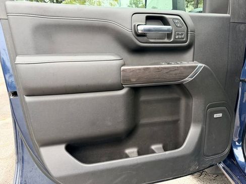 Used 2020 Chevrolet Silverado 2500 LTZ w/ LTZ Premium Package image 11