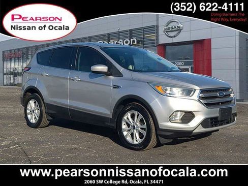 Used 2017 Ford Escape SE image 1